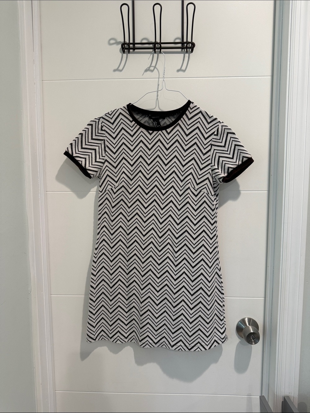 Forever 21 Black & White Chevron Tee/Mini